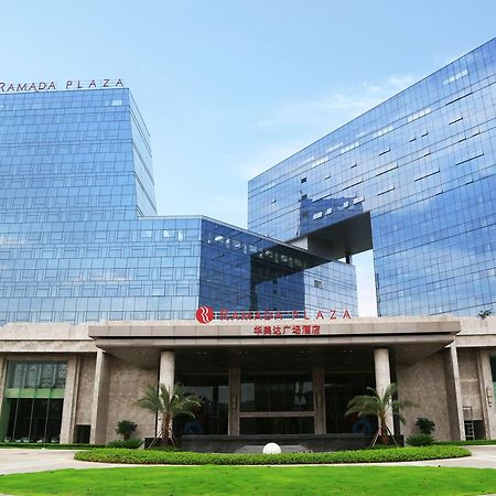 Отель Ramada Plaza Liuzhou Liudong Экстерьер фото