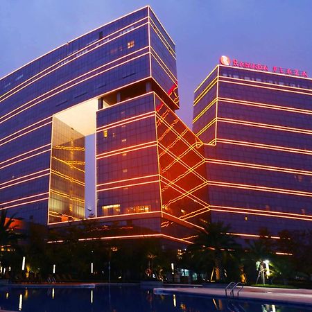 Отель Ramada Plaza Liuzhou Liudong Экстерьер фото