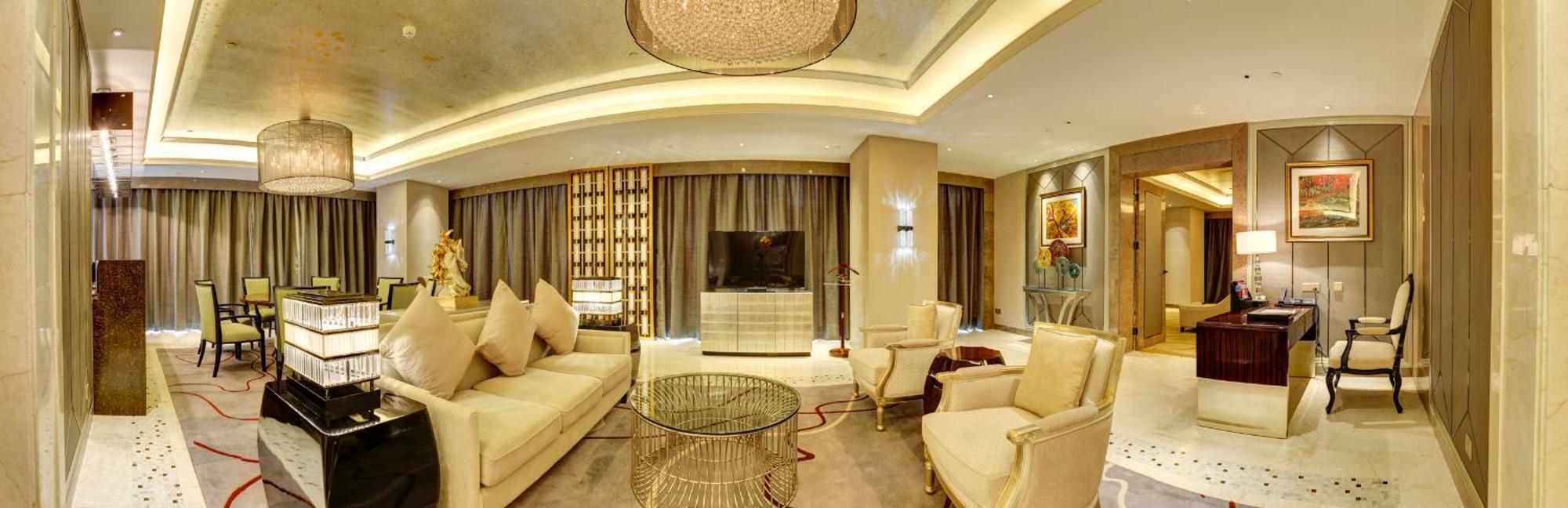 Отель Ramada Plaza Liuzhou Liudong Экстерьер фото